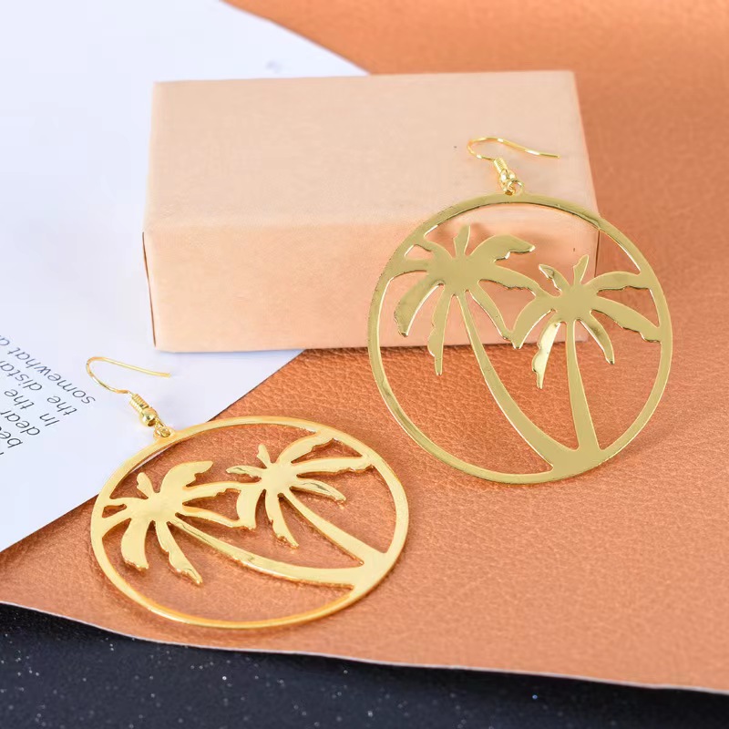 Personality Exaggerated Big Circle Coconut Tree Earrings Leaves Hollow Street Shooting Earrings display picture 2