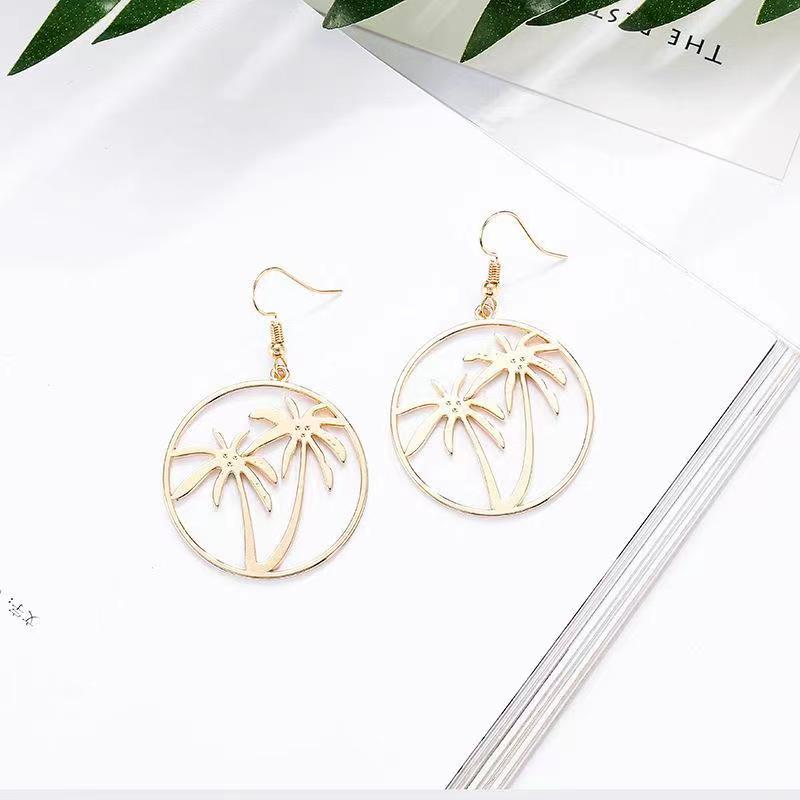 Personality Exaggerated Big Circle Coconut Tree Earrings Leaves Hollow Street Shooting Earrings display picture 3