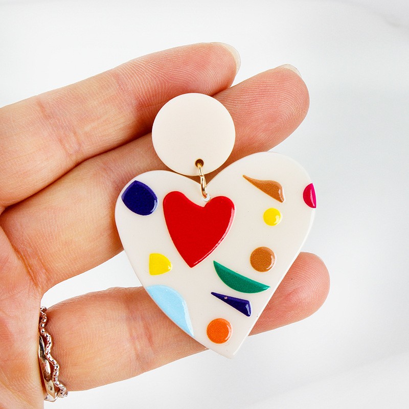New Japanese And Korean Ins Style Personality Simple Temperament Heart-shaped Colorful Fashion Earrings Women&#39;s European And American Cross-border Earrings display picture 4