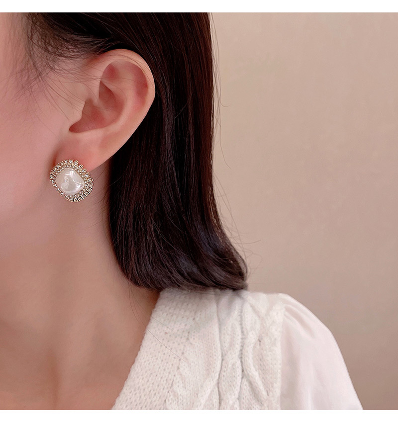 Korean Style New Diamond-studded Geometric Earrings Light Luxury Mermaid Pearl Fashion All-match Earrings display picture 1