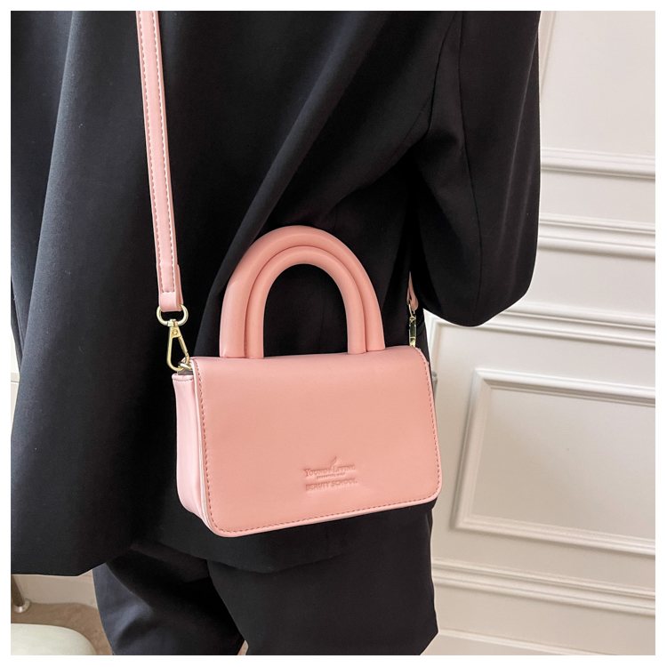 High-quality Texture Small Bag Women&#39;s 2022 Summer New Popular Pink Messenger Bag Explosion Style All-match Portable Small Square Bag display picture 2