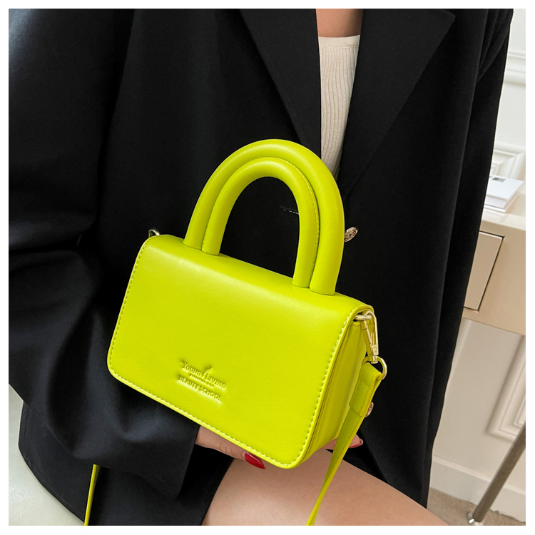 High-quality Texture Small Bag Women&#39;s 2022 Summer New Popular Pink Messenger Bag Explosion Style All-match Portable Small Square Bag display picture 3