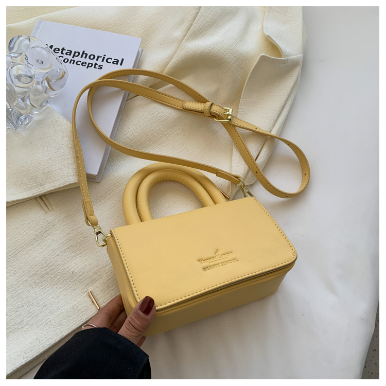 High-quality Texture Small Bag Women&#39;s 2022 Summer New Popular Pink Messenger Bag Explosion Style All-match Portable Small Square Bag display picture 6