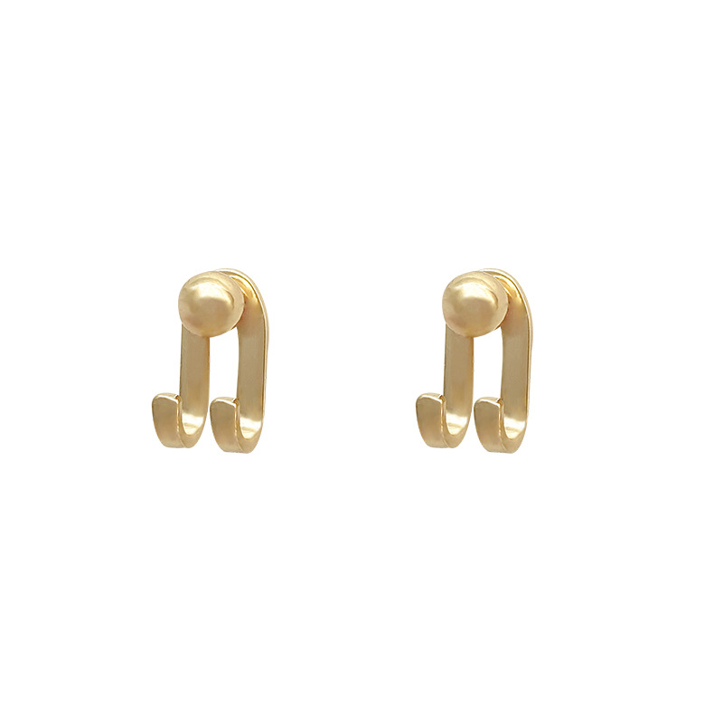 French Retro Hollow Metal Earrings Women&#39;s High-end Earrings Simple And Small Personality Fashion Temperament Korean Earrings display picture 5