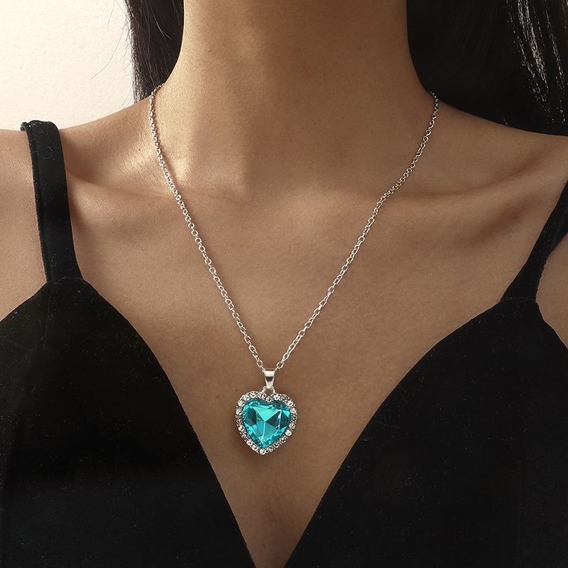 Fashion Rhinestone Crystal Blue Heart Pendant Necklace display picture 1