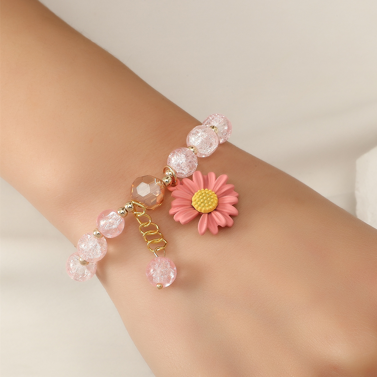 Cross-border Supply Crystal Small Fresh Daisy Bracelet Ins Simple Bracelet display picture 2