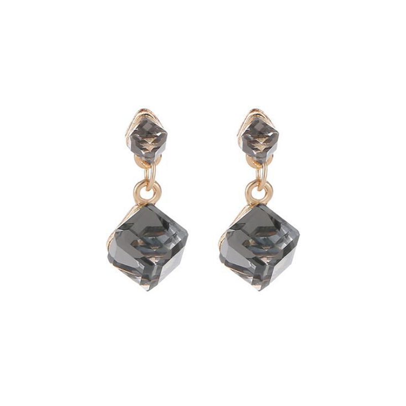 Fashionable All-match Geometric Shape Crystal Earrings display picture 10