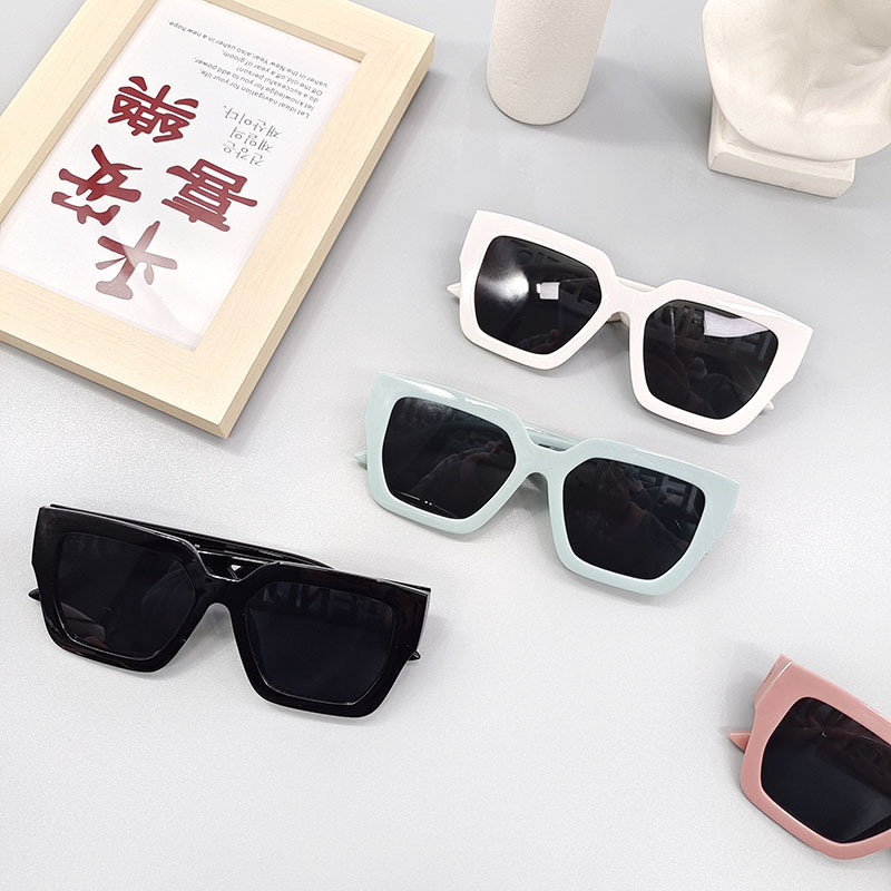 New Retro Square Candy Color Frame Children's Sunglasses display picture 2