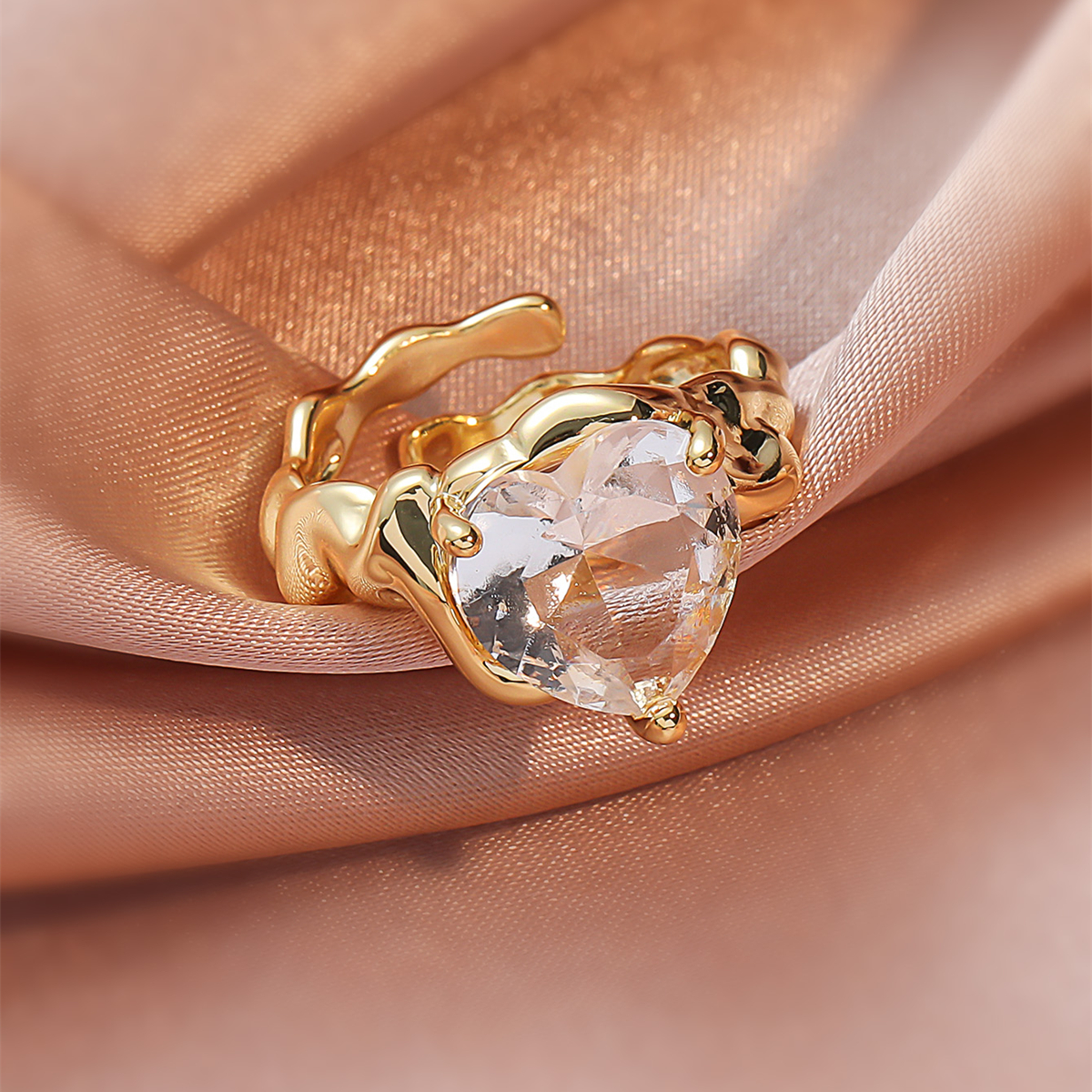 Mode Weibliche Einfache Intarsien Zirkon Herz-förmigen Kupfer Ring display picture 1
