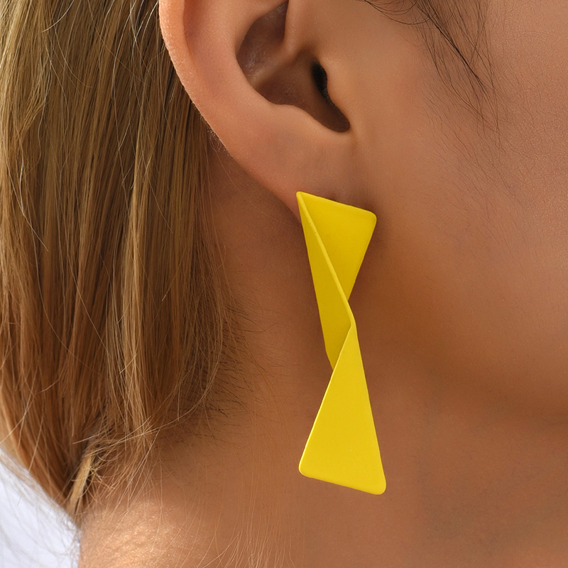 Simple Style Solid Color Geometric Fold Pendant Earrings display picture 1