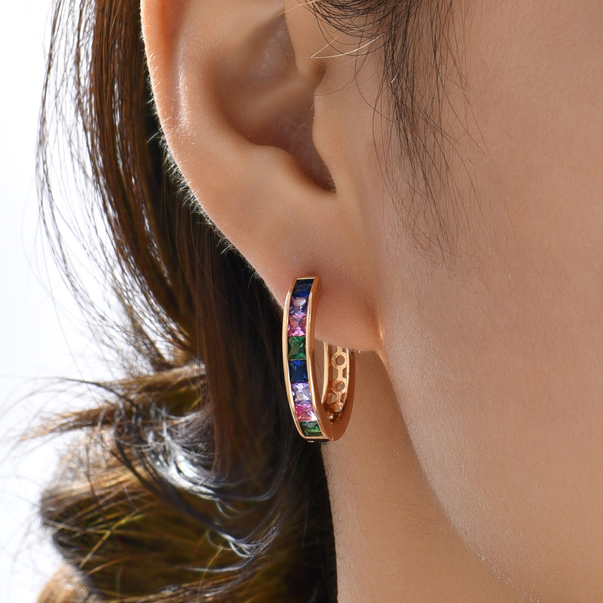 Fashion Simple Copper Electroplated 18k Gold Colorful Zircon Round Earrings display picture 1