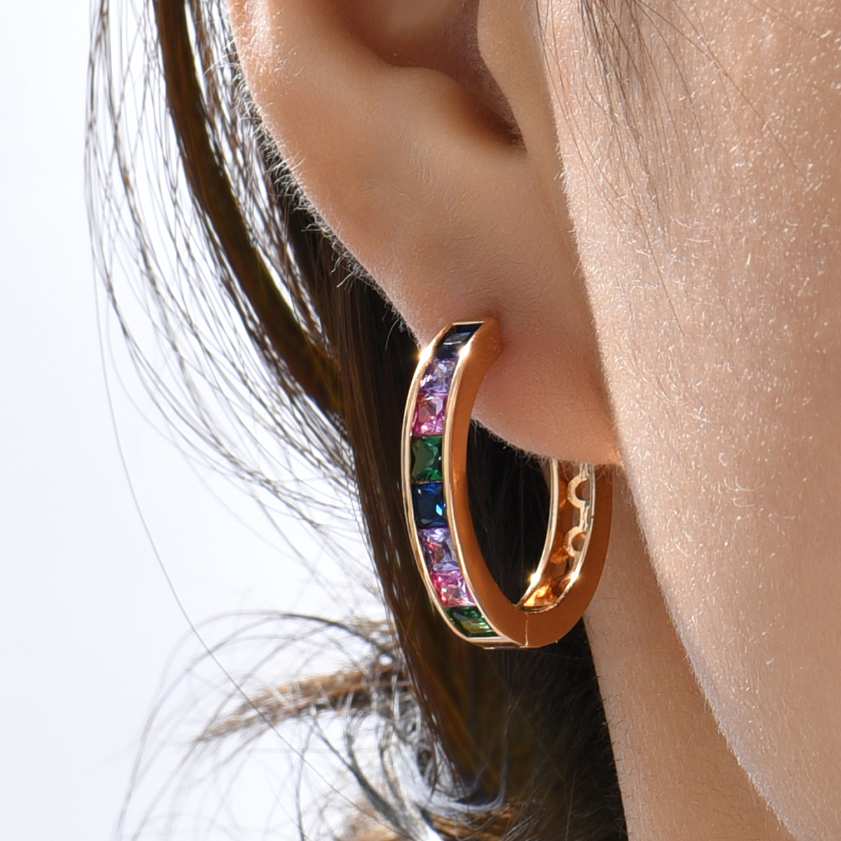Fashion Simple Copper Electroplated 18k Gold Colorful Zircon Round Earrings display picture 2