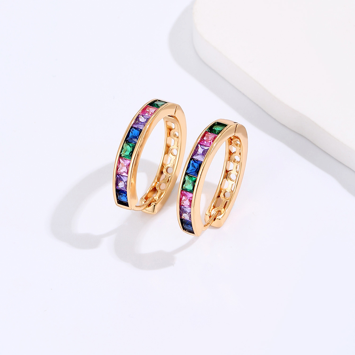 Fashion Simple Copper Electroplated 18k Gold Colorful Zircon Round Earrings display picture 4