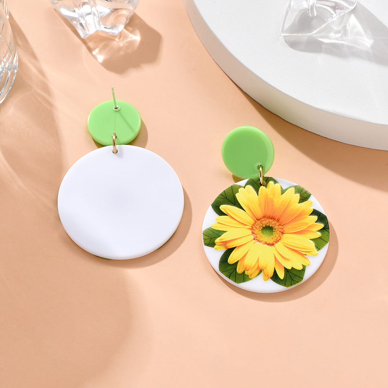 Mode Kreative Daisy Druck Kontrast Farbe Blume Acryl Ohrringe display picture 3