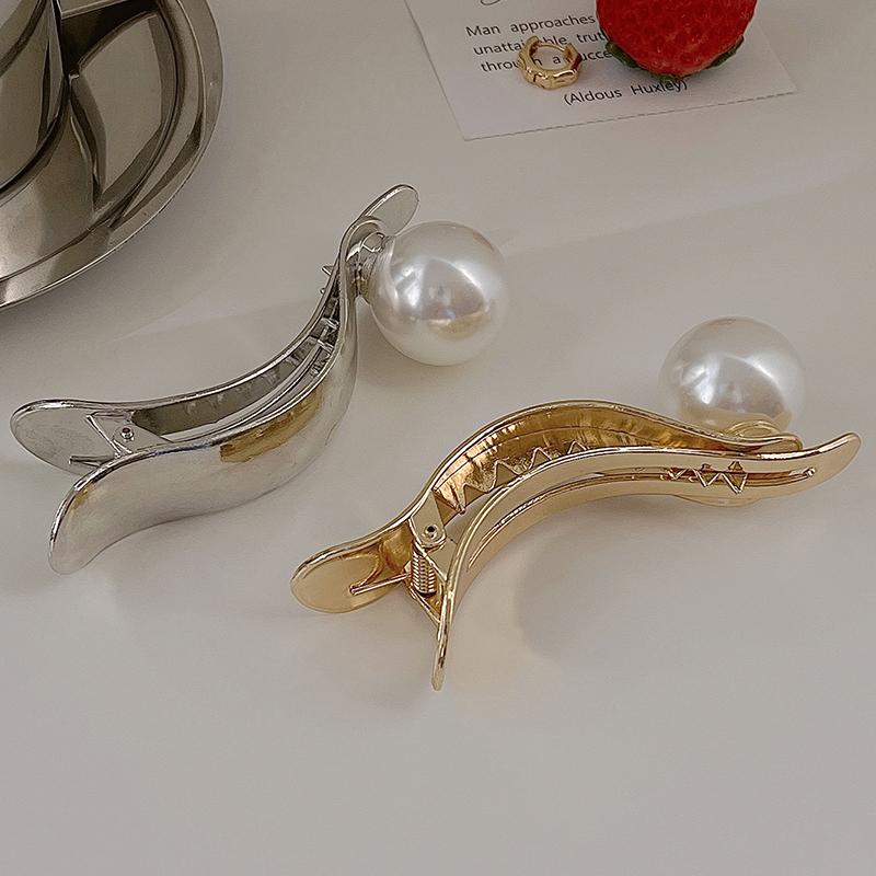 Fashion Simple Pearl Metal Barrettes Back Head Duckbill Hairclip Shark Clip display picture 2