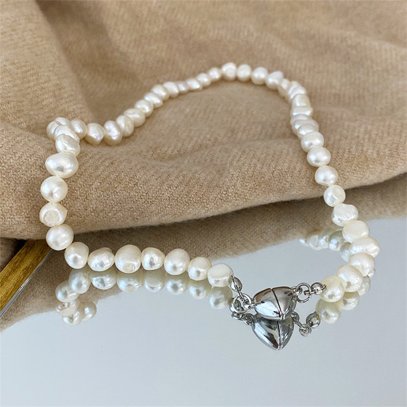 Baroque Style Imitation Pearl Heart Magnetic Buckle Pendant Necklace Bracelet display picture 1