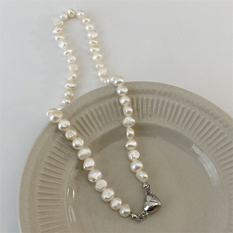 Baroque Style Imitation Pearl Heart Magnetic Buckle Pendant Necklace Bracelet display picture 3