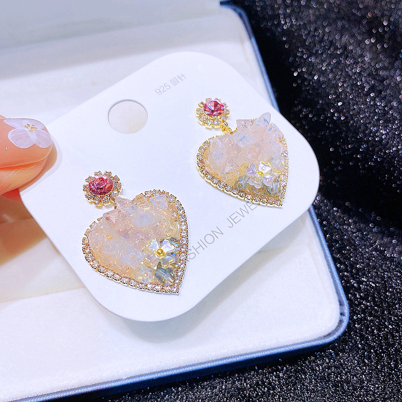 Fashion Elegant Four-leaf Clover Heart-shaped Crystal Inlaid Ear Stud display picture 2