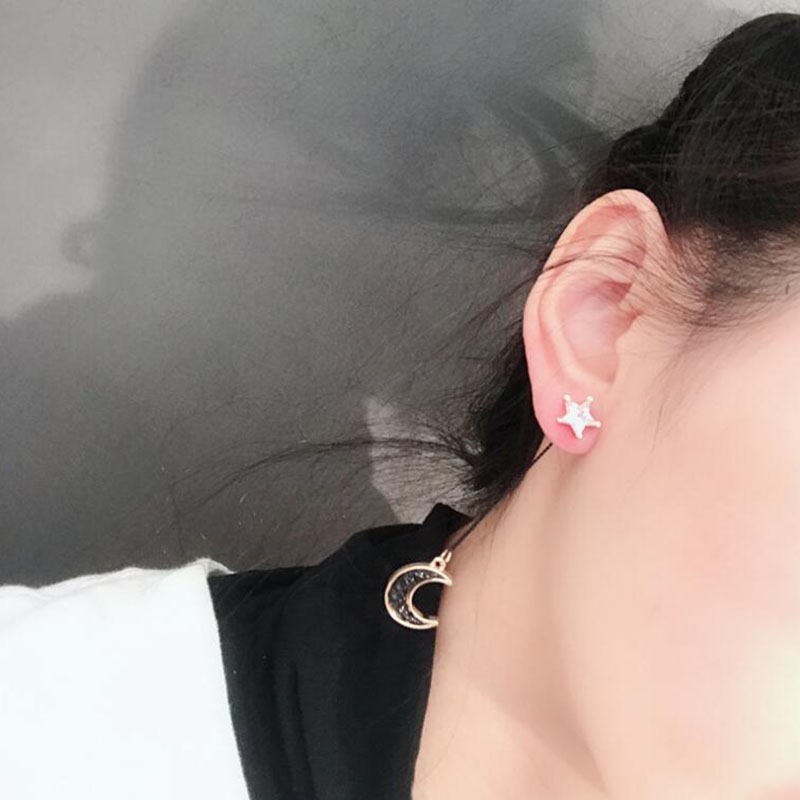 Fashion Creative Star Moon Asymmetric Black Planet Long Alloy Earrings display picture 3