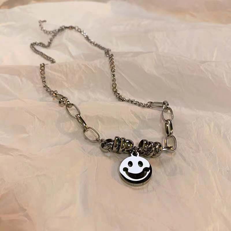 Hip Hop Style Smiley Face Pendant Stitching Chain Necklace Bracelet display picture 2