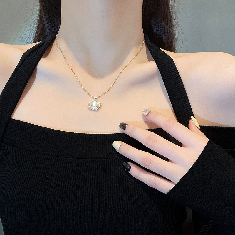 Mode Einfache Opal Planet Anhänger Schlüsselbein Kette Titan Stahl Halskette display picture 4