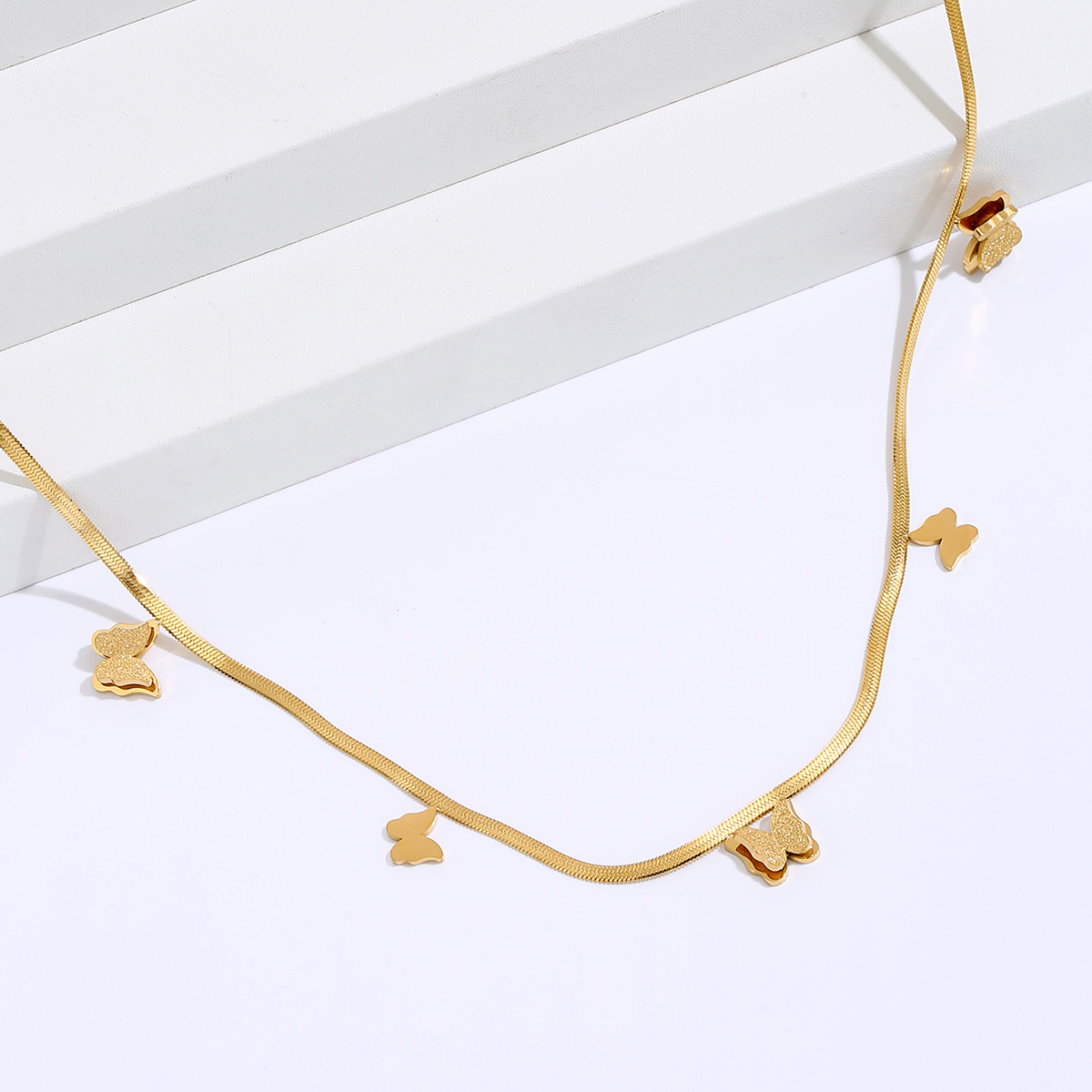 Neue Mode Einfache Schmetterling Edelstahl Galvani 18k Gold Halskette display picture 1