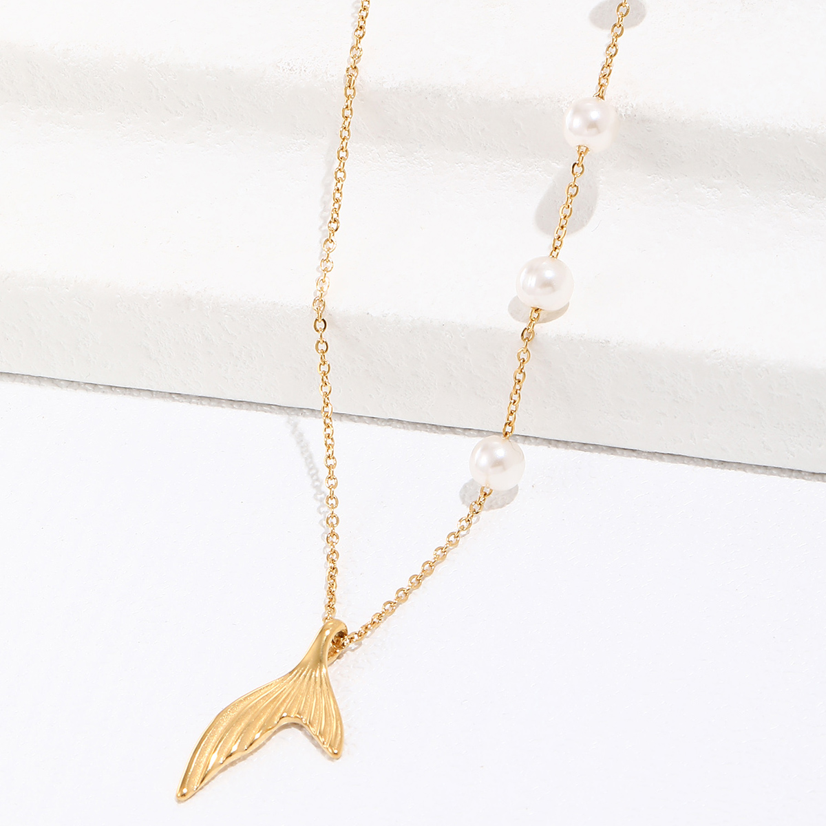 Mode Sommer Fischschwanz Anhänger Perle Edelstahl Einfache Schlüsselbein Halskette display picture 1