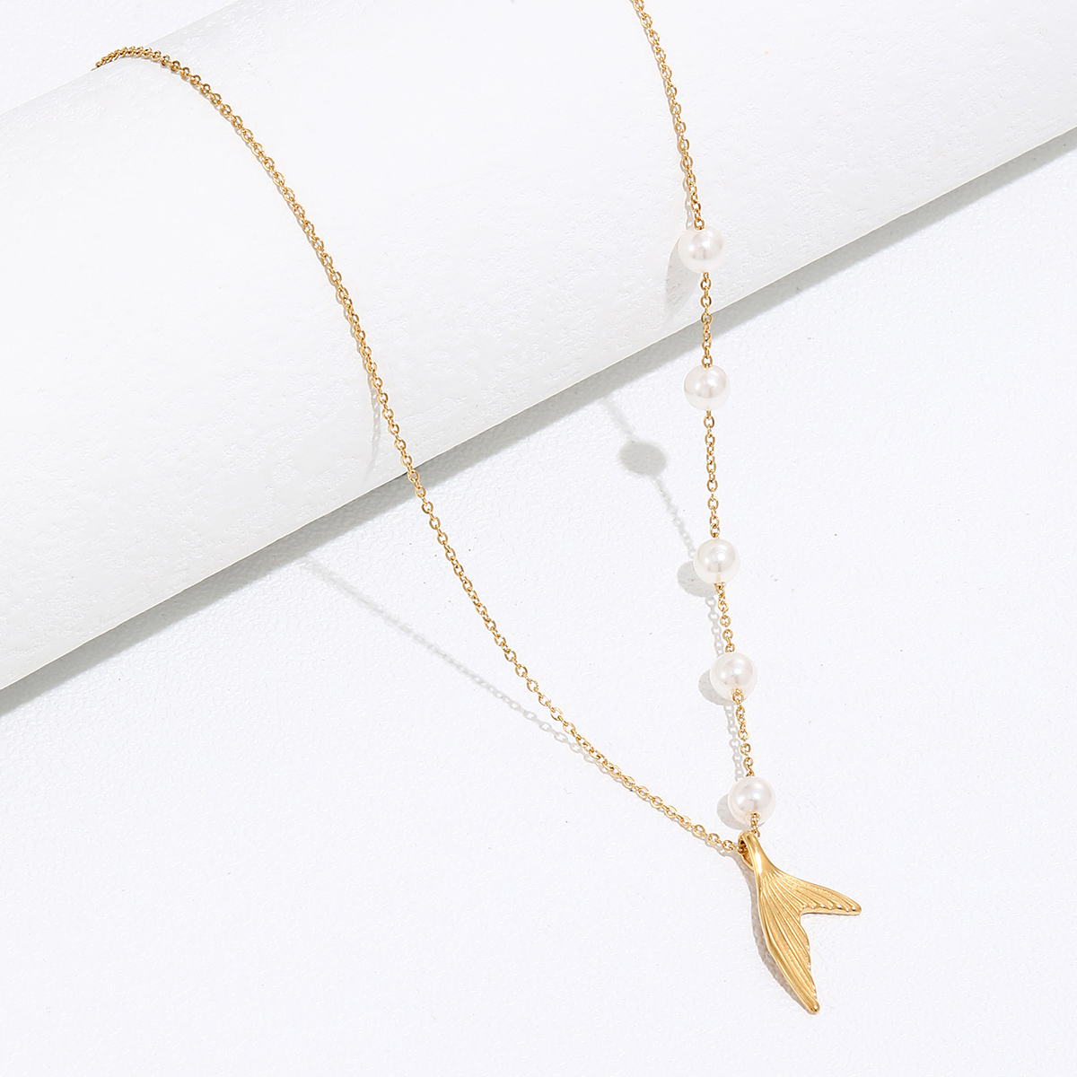 Mode Sommer Fischschwanz Anhänger Perle Edelstahl Einfache Schlüsselbein Halskette display picture 3