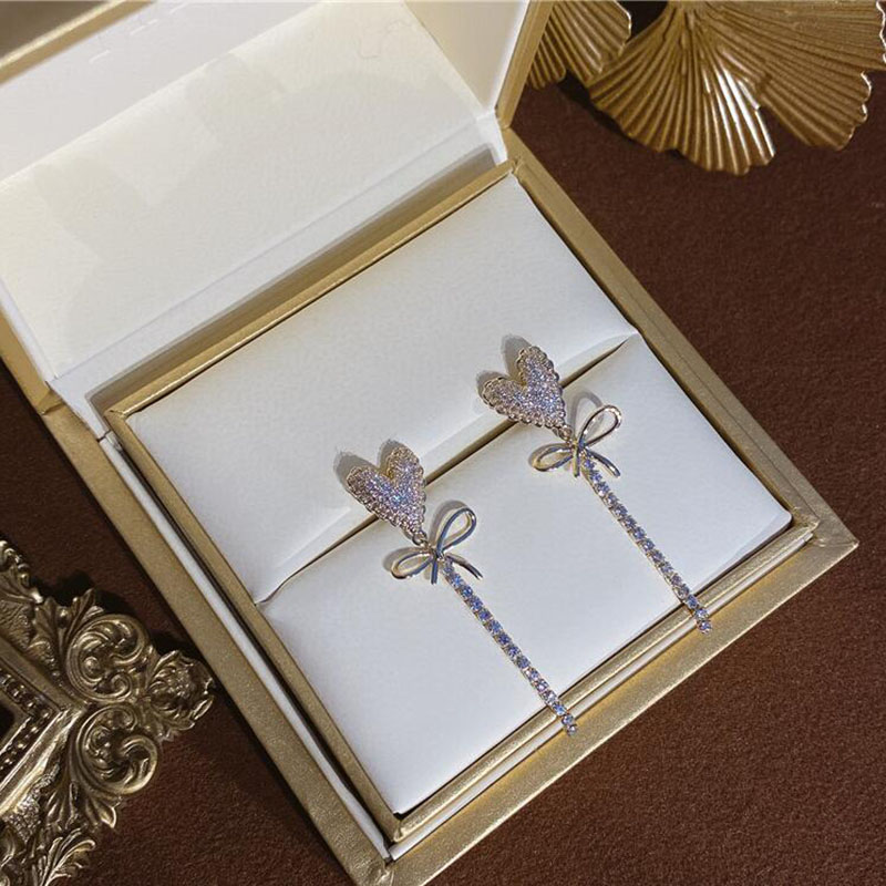 Mode Retro Herz-förmigen Diamant Lange Quaste Frauen Legierung Ohrringe display picture 3
