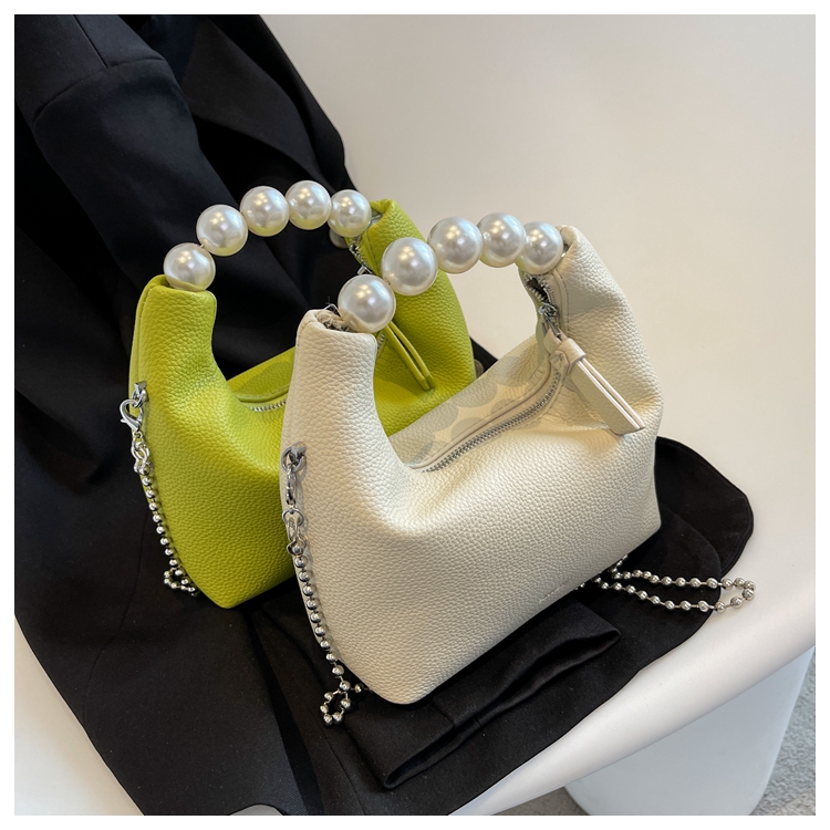 Fashion Pearl Hand Small Square Bag Chain Shoulder Bag Litchi Pattern Crossbody Bag display picture 1