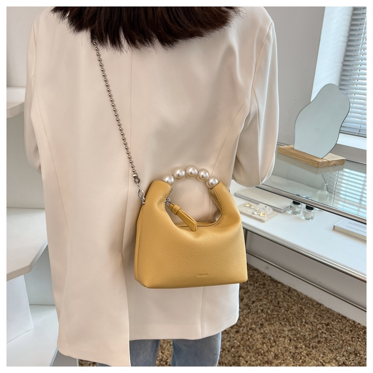 Fashion Pearl Hand Small Square Bag Chain Shoulder Bag Litchi Pattern Crossbody Bag display picture 5