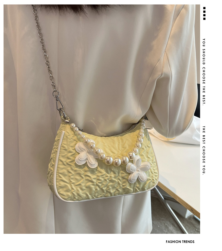 2022 New Summer Pearl Chain Small Shoulder Bag Fashion Pleated Flower Handbag display picture 1