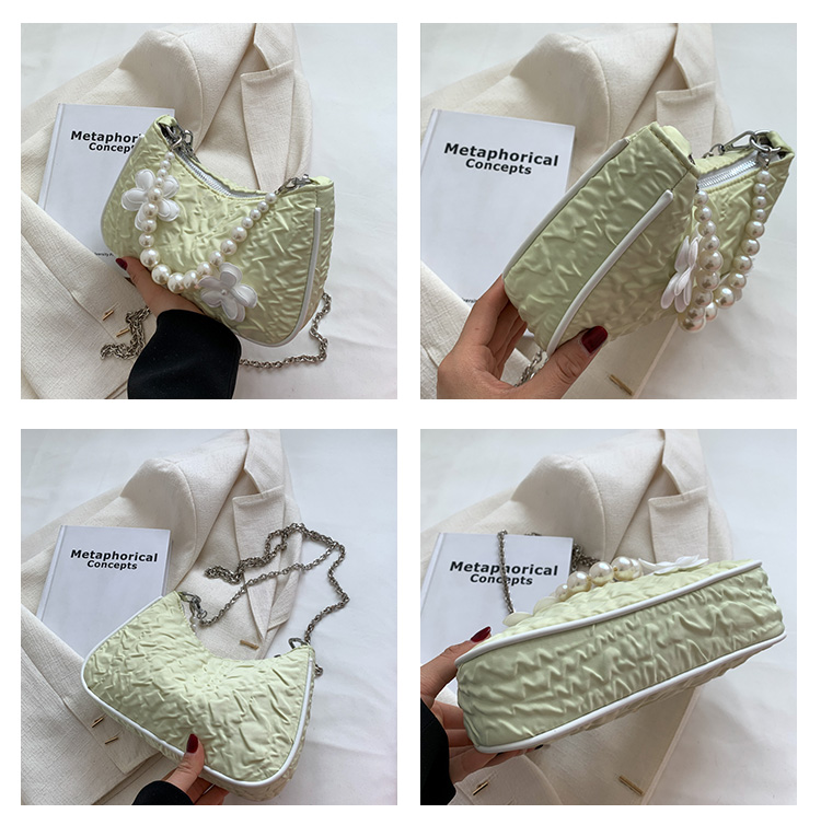 2022 New Summer Pearl Chain Small Shoulder Bag Fashion Pleated Flower Handbag display picture 4
