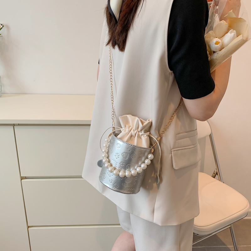 Embossed Pearl Tote Women's Fashion Bucket Shoulder Crossbody Chain Bag display picture 5