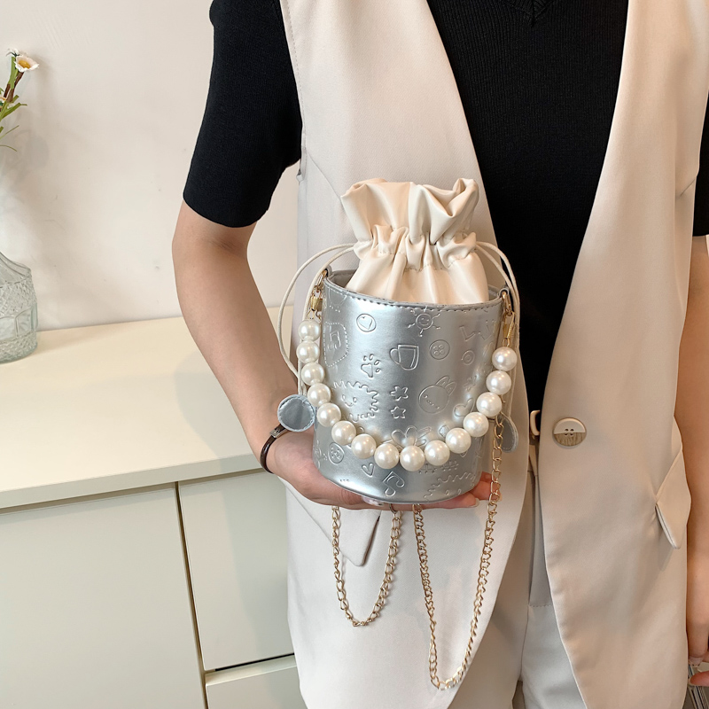 Embossed Pearl Tote Women's Fashion Bucket Shoulder Crossbody Chain Bag display picture 7