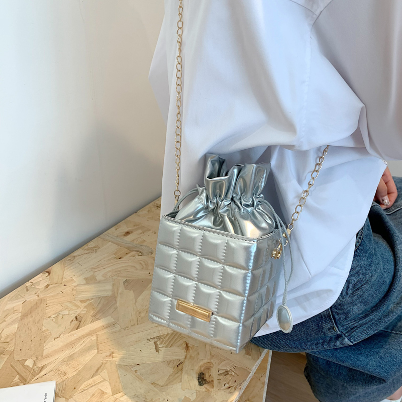 Rhombus Thread Bag Fashion Pull-belt Shoulder Crossbody Chain Bag display picture 4