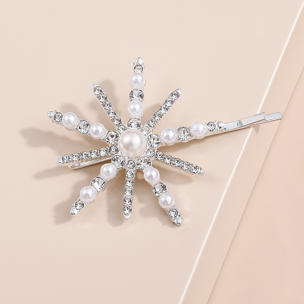 Fashion Rhinestone Pearl Inlaid Snowflake Barrettes Bang Clip Hair Accessories display picture 4