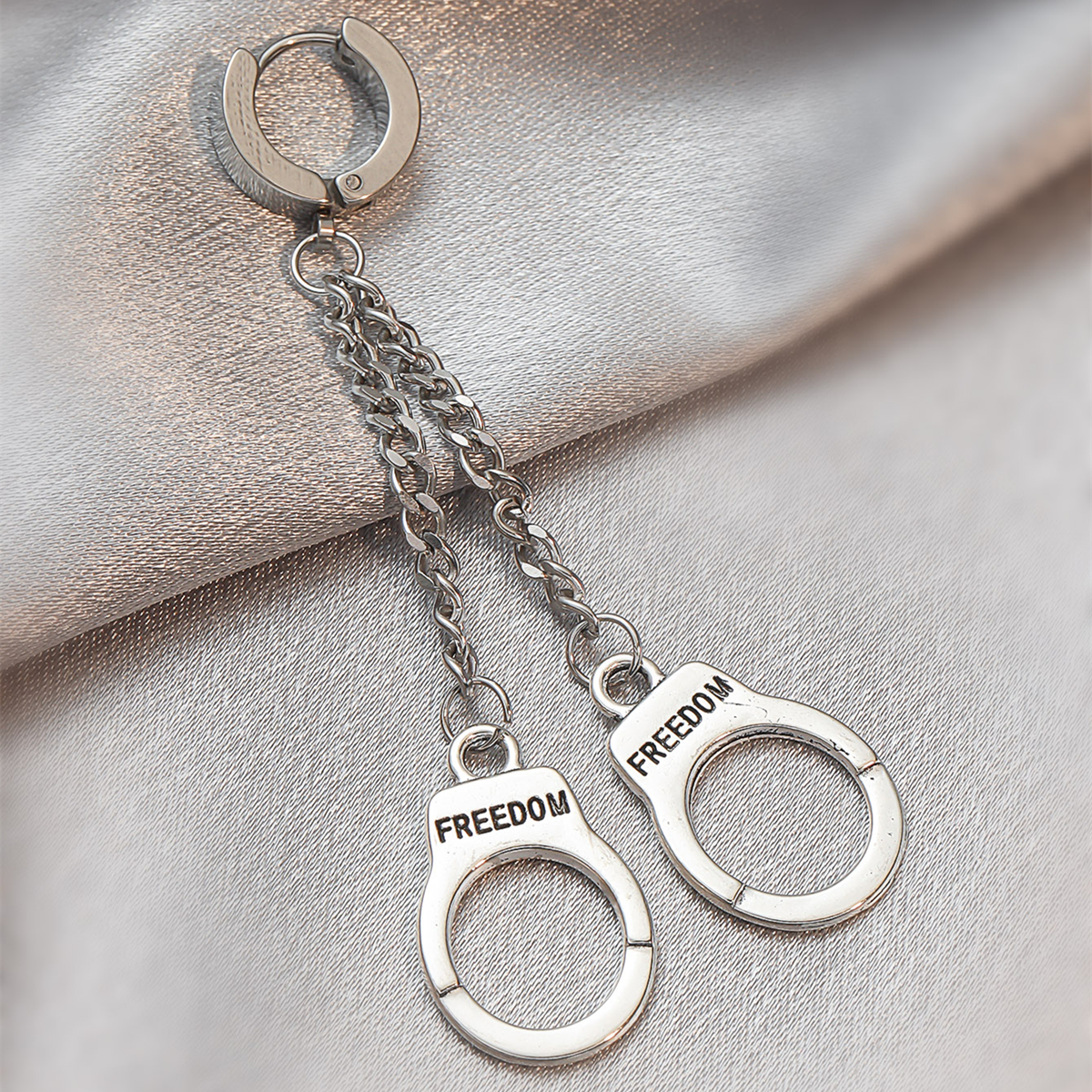 Retro Stainless Steel Alloy Handcuffs Earrings Daily Unset Drop Earrings display picture 2