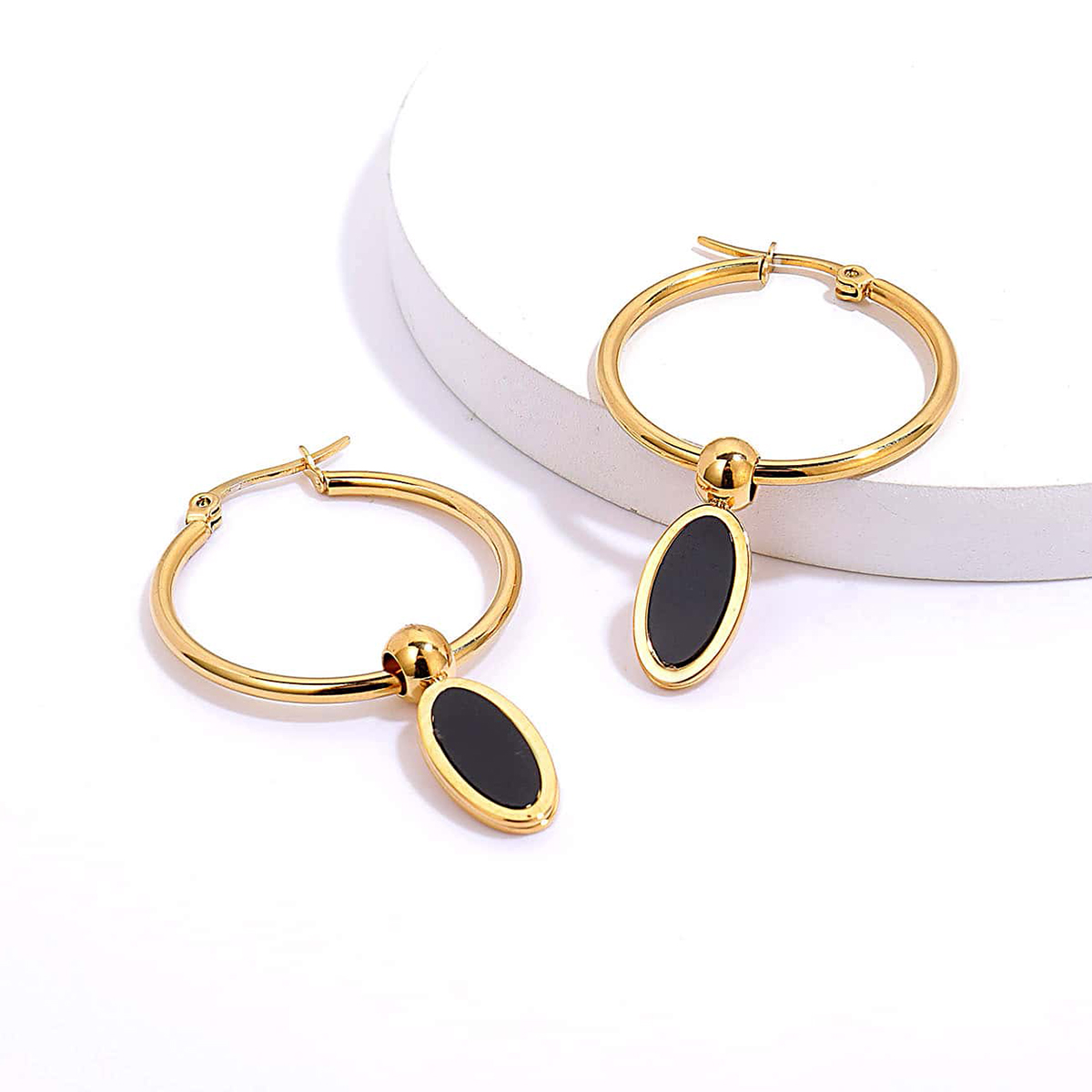 Fashion Creative Stainless Steel Electroplated 18k Black And Golden Oval Earrings display picture 3