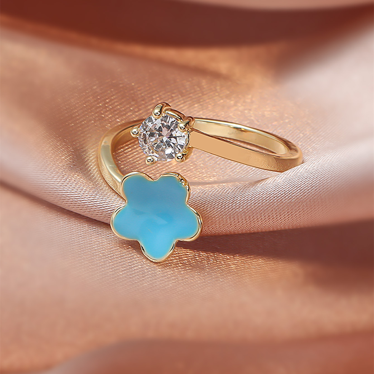 Retro Copper Four-leaf Clover Rings Daily Zircon display picture 1