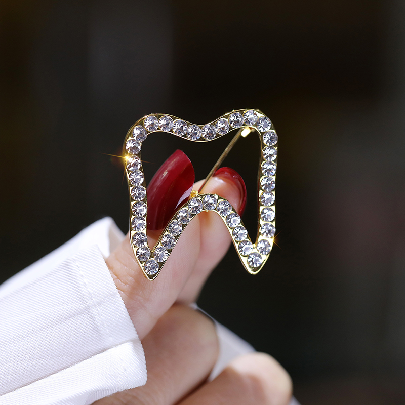 2022 New Fashion Creative Hollow Tooth Shape Rhinestone Inlaid Alloy Brooch display picture 3
