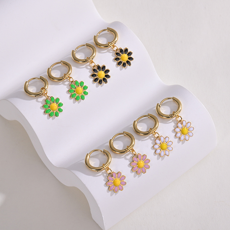 Retro Daisy Plating 304 Stainless Steel Resin Dripping Oil 14K Gold Plated Earrings display picture 1