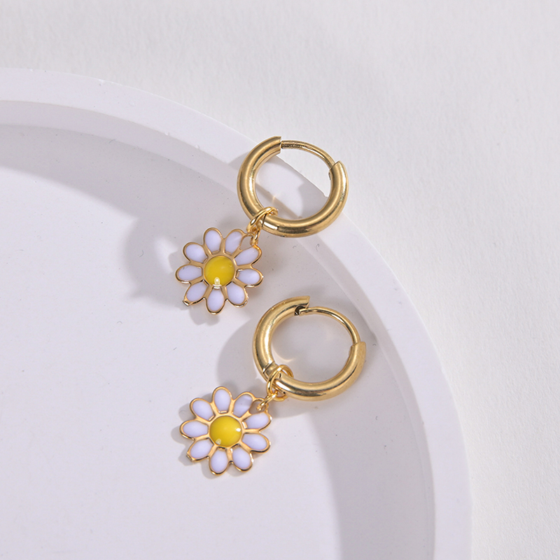 Retro Daisy Plating 304 Stainless Steel Resin Dripping Oil 14K Gold Plated Earrings display picture 2