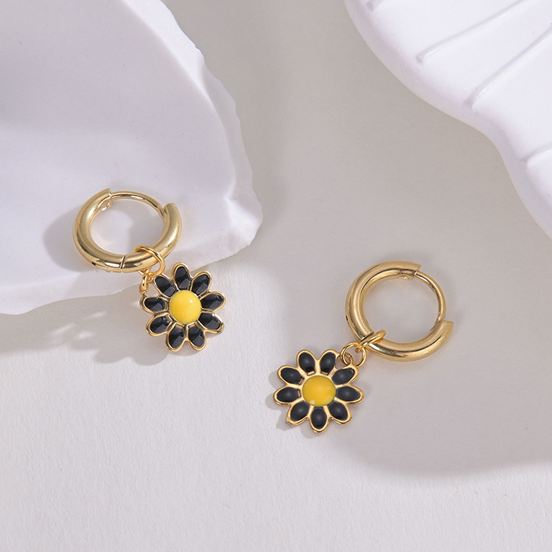 Retro Daisy Plating 304 Stainless Steel Resin Dripping Oil 14K Gold Plated Earrings display picture 3