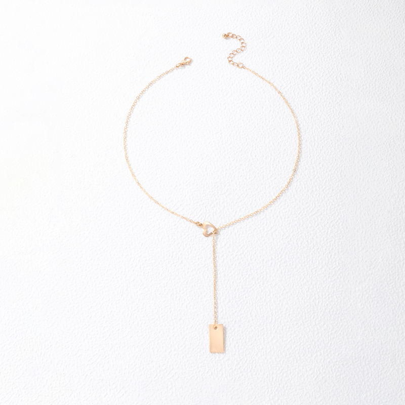 Mode Einfache Höhlte Herz Form Einzigen Schicht Legierung Halskette Geometrische Quadrat Anhänger display picture 4