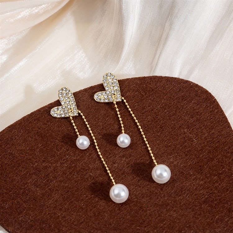 Fashion Simple Heart Pearl Long Tassel Female Alloy Earrings display picture 3