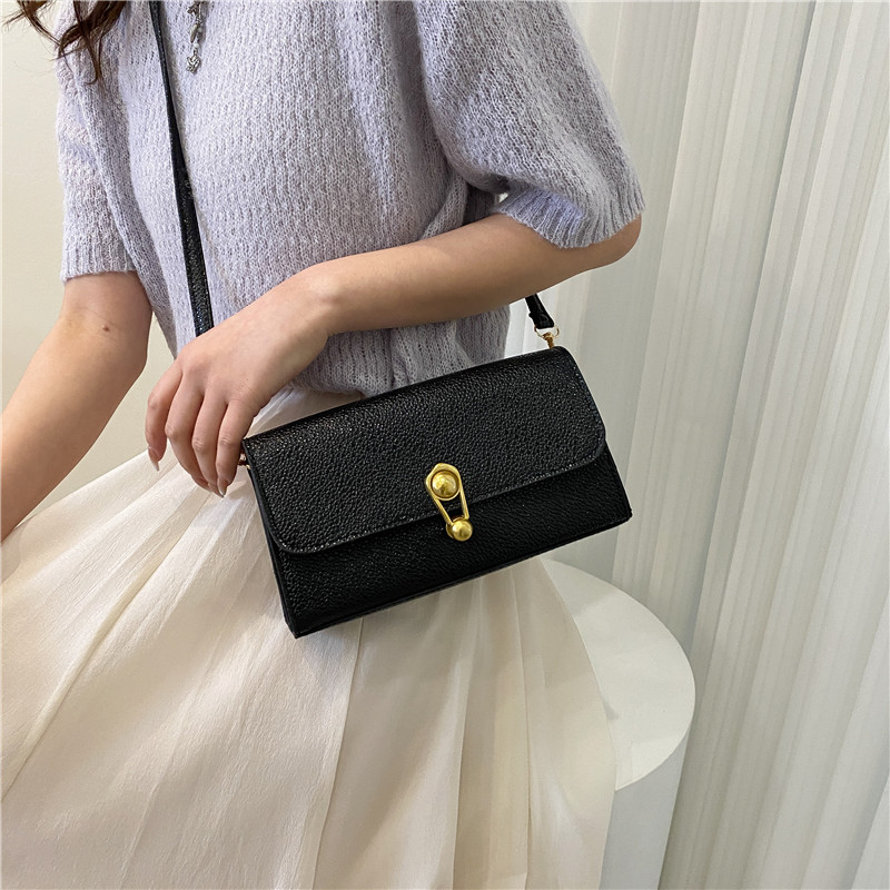 Fashion Small Solid Color Square Metal Lock Chain Shoulder Messenger Bag 22*12.5*6. 5cm display picture 4