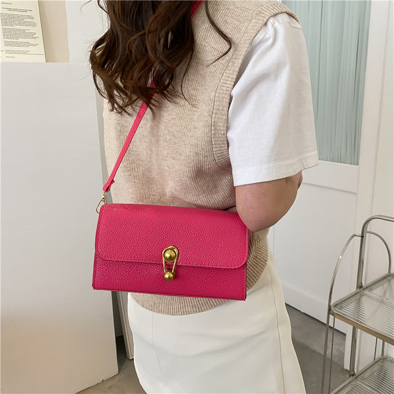 Fashion Small Solid Color Square Metal Lock Chain Shoulder Messenger Bag 22*12.5*6. 5cm display picture 6