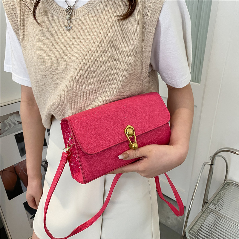 Fashion Small Solid Color Square Metal Lock Chain Shoulder Messenger Bag 22*12.5*6. 5cm display picture 7