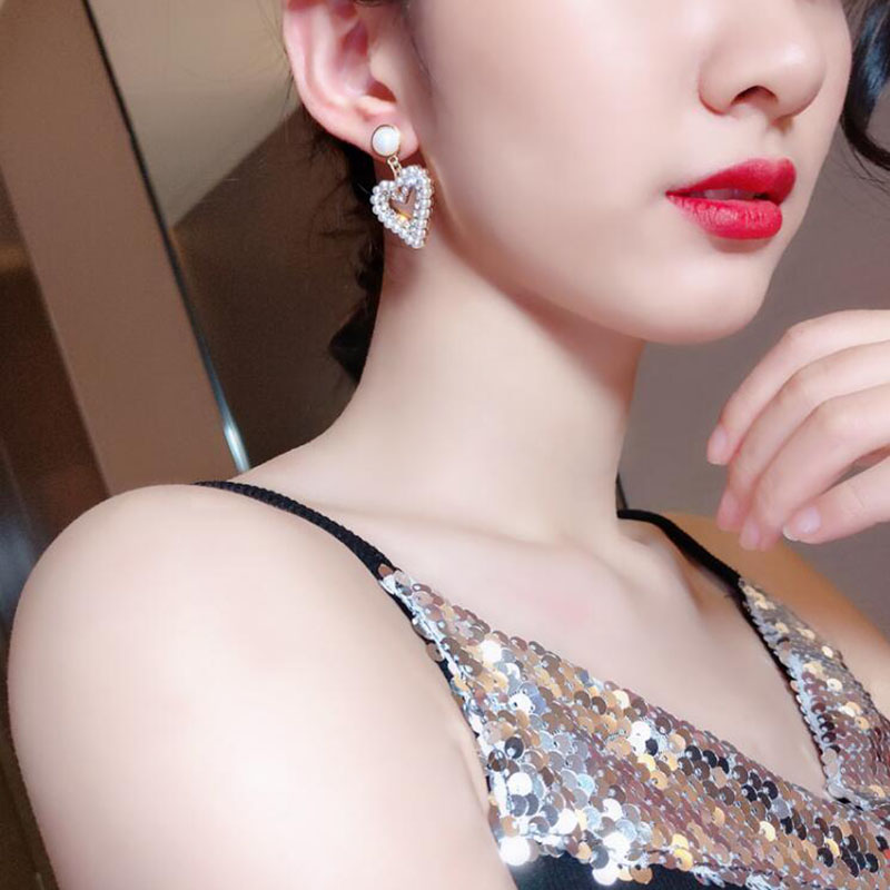 2022 New Fashion Heart-shaped Full Of Diamond Pearl Alloy Earring display picture 4